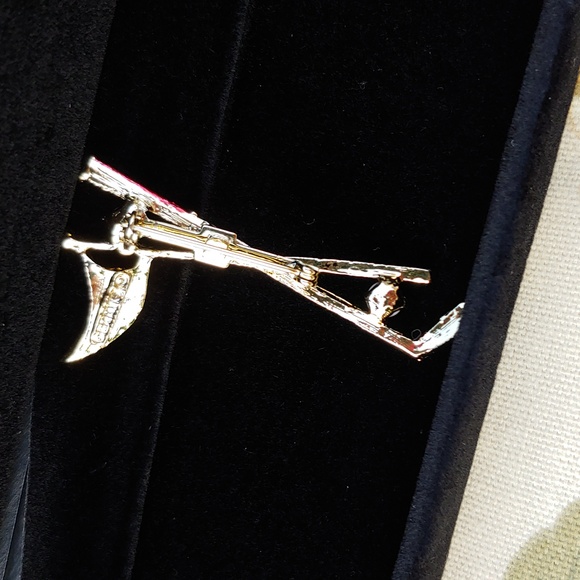 Vintage Gerry's Golf Flagstick and Club Brooch in a Gold Tone - Picture 6 of 12